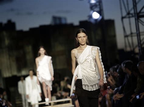 Givenchy SS 2016: la sfilata tributo all'America e alla memoria